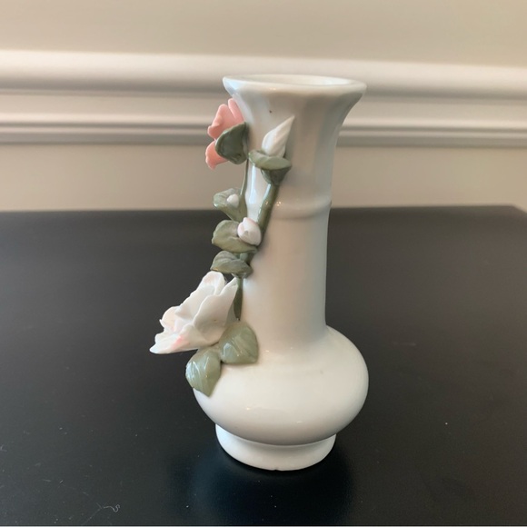 Beautiful porcelain mini flower vase vintage - Picture 2 of 5